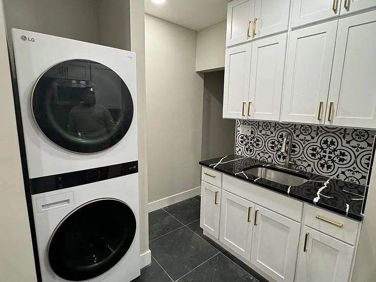 230 John St #1 — Photo 2