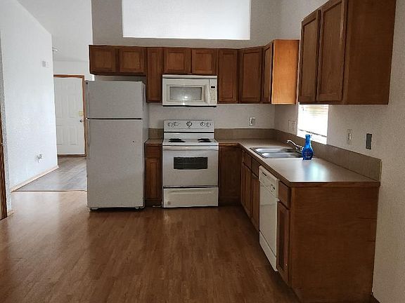 5th image of 4462 Live Oak St