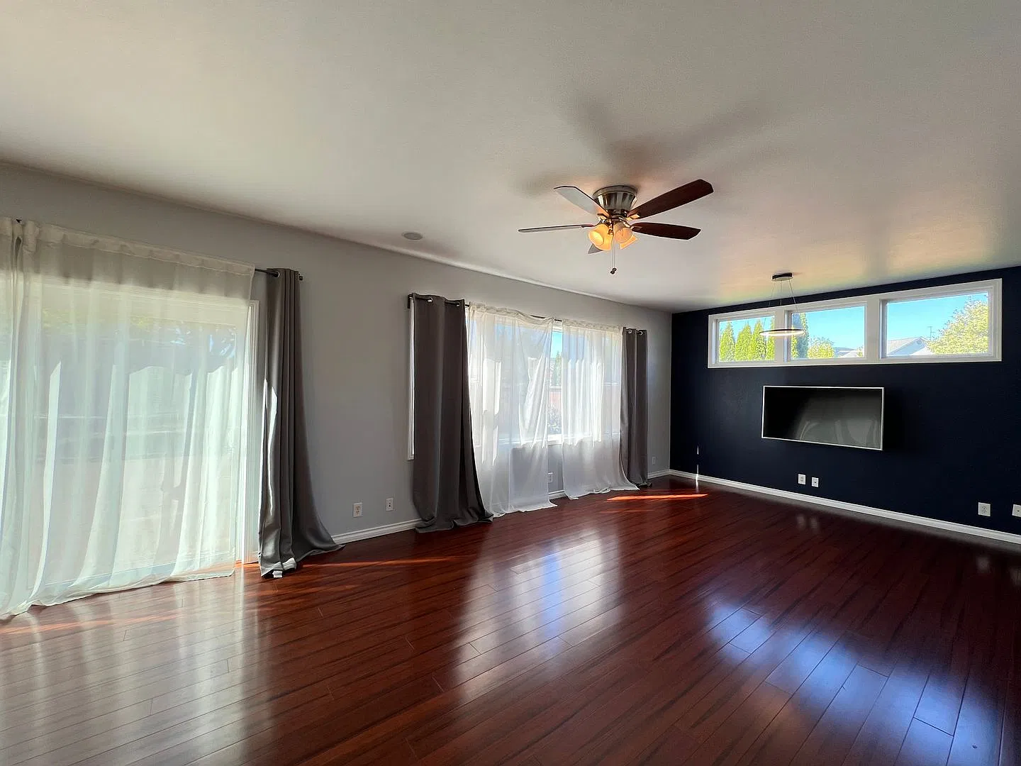 Stunning Regency Estates Home — Photo 2