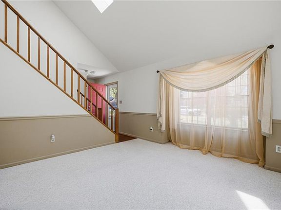 4th image of 204 Springdale Way
