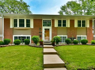 1031 Crestview Dr, Lemont, IL 60439