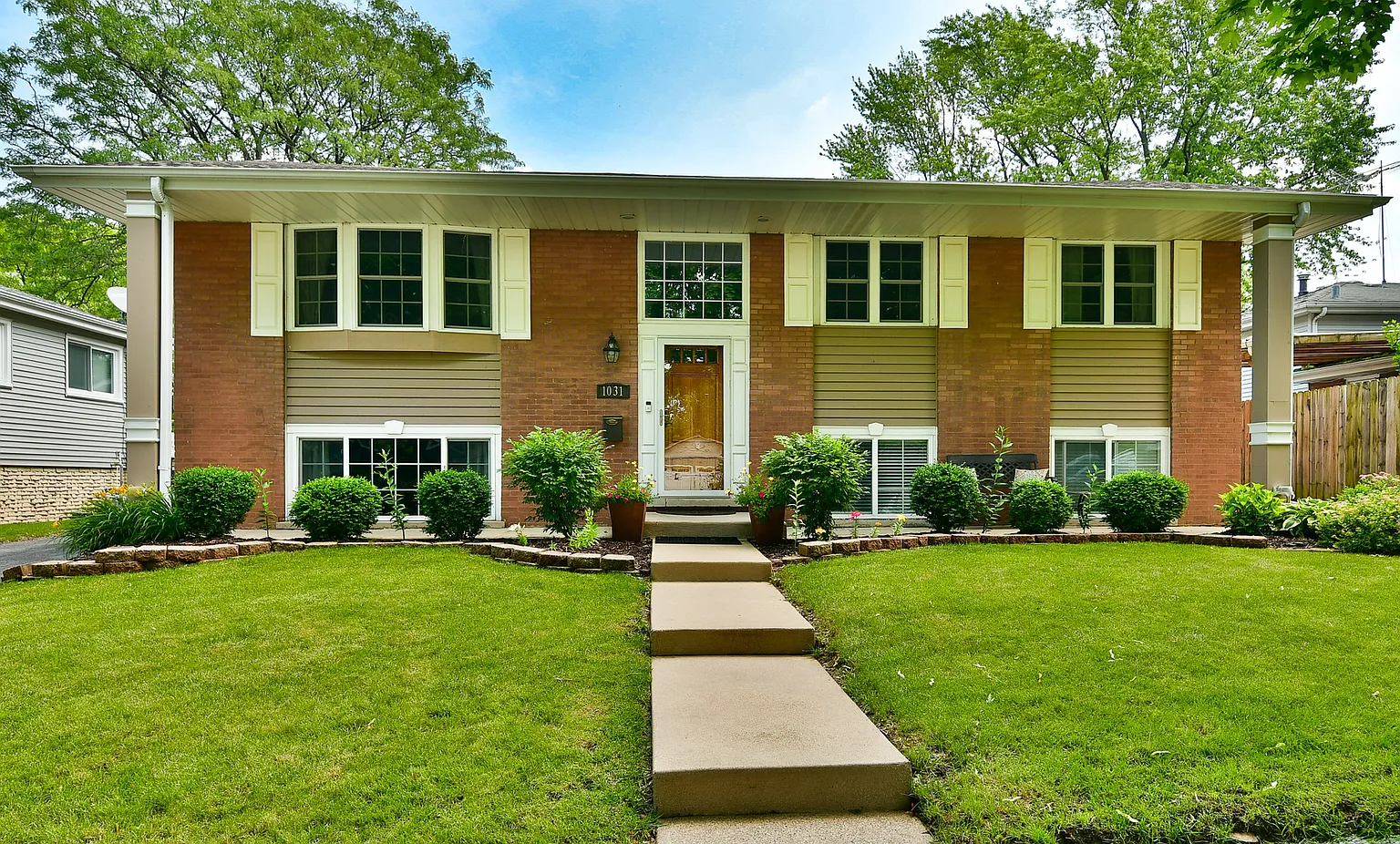 1031 Crestview Dr photo 1