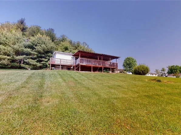 111 Everson Rd, Belpre, OH 45714