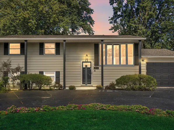 2910 W 76th Ln, Merrillville, IN 46410