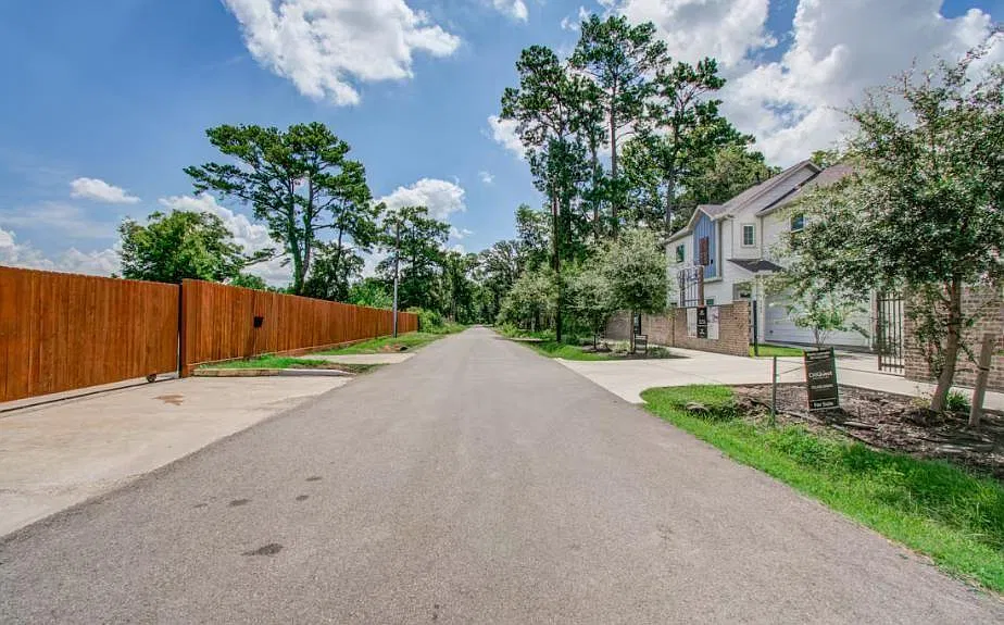 3 bed, 2.5 bath, 1605 sqft, $3,200 — Photo 4