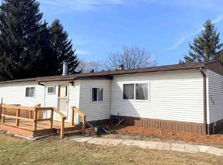 1653 E Pinconning Rd, Pinconning, MI 48650