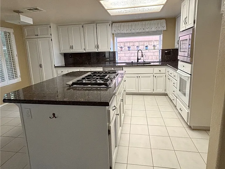 1834 Berryhill Dr — Photo 17