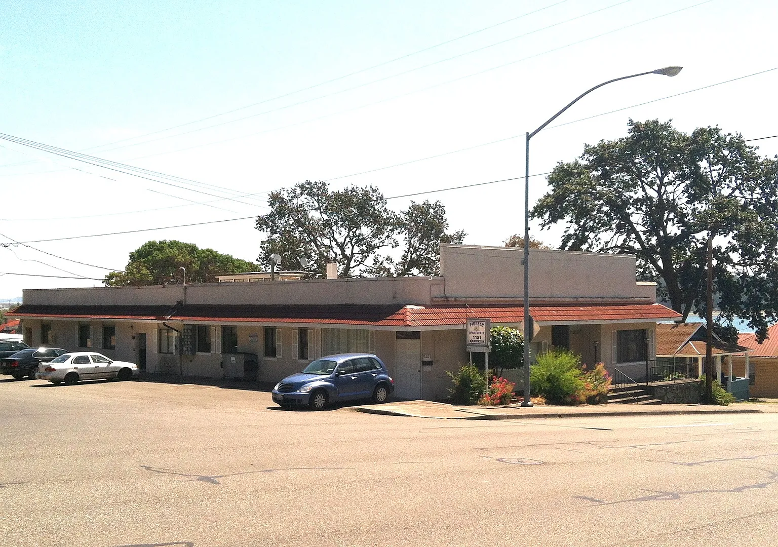 Pioneer Apartments (1121 SE 9th Ave) — Photo 1
