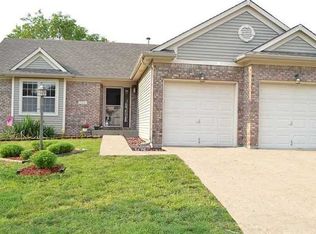 896 Queensgate Dr, Greenwood, IN 46143