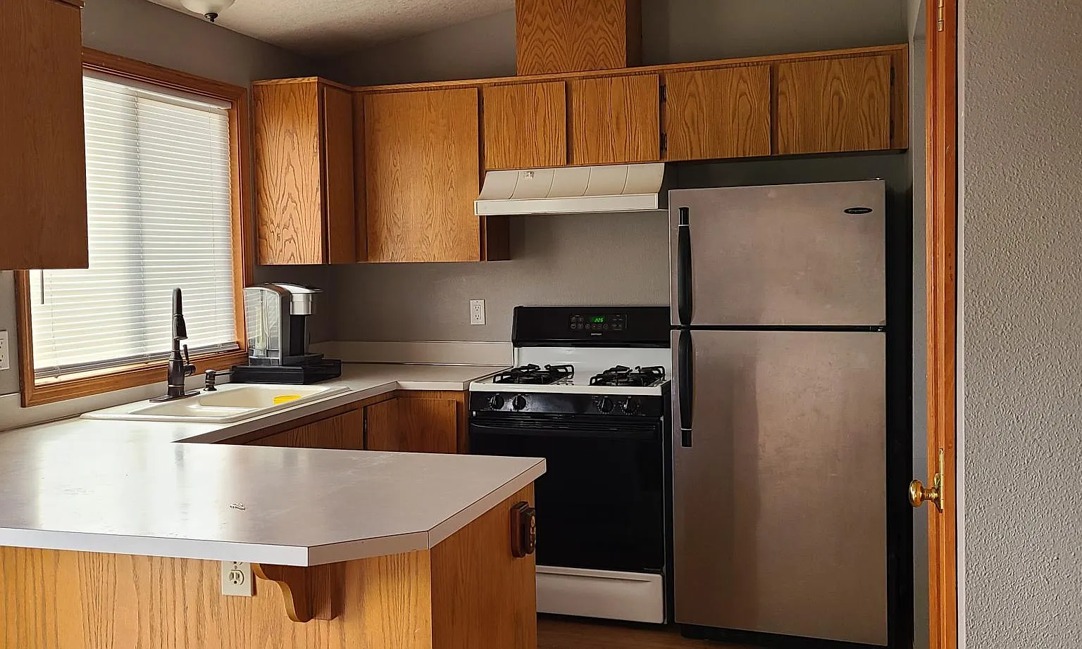 3 bed, 1140 sqft, $3,100 — Photo 4