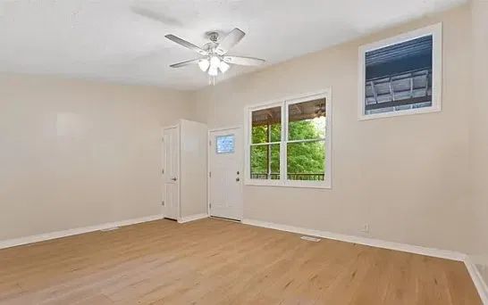 2 bed, 1250 sqft, $1,595 — Photo 2