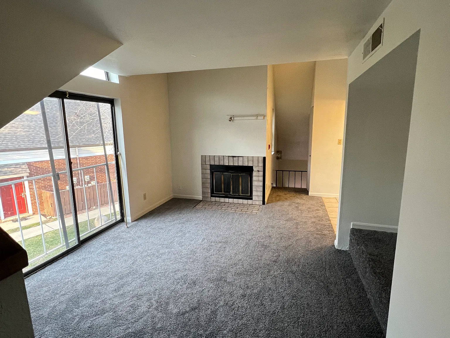 1 bed, 718 sqft, $1,300 — Photo 4
