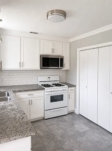 300 Hillside Ave — Photo 6