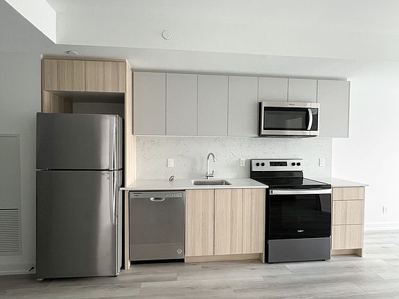 4th image of 2000 Bathurst St #606