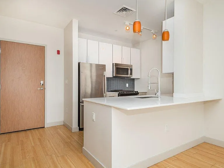 West Square Apartments — Photo 264
