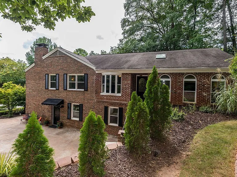 1645 Loring Dr NW — Photo 28