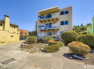 2514 57th Ave SW APT 301, Seattle, WA 98116