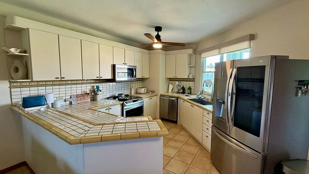 3 bed, 3.0 bath, 2436 sqft, $3,200 — Photo 3