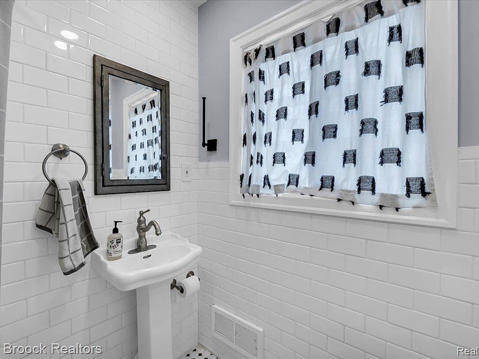4151 Arlington Dr, photo 18