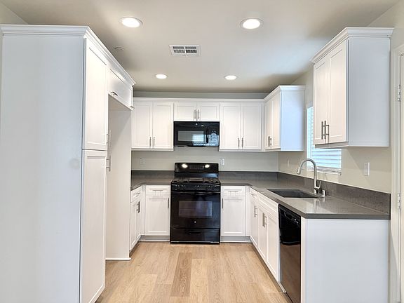 5th image of 2277 Chestnut St