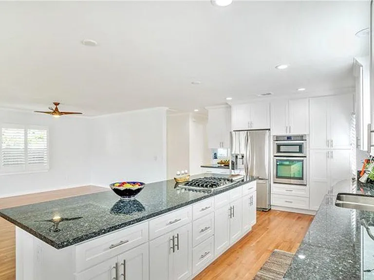 226 Avenue C — Photo 8