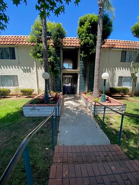 1 bed, 1.5 bath, 707 sqft, $2,009 — Photo 3