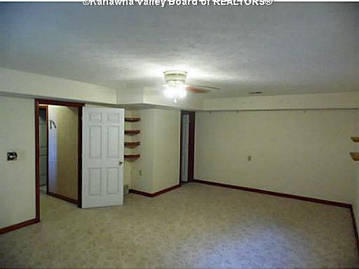 5th image of 14 Country Glen Dr