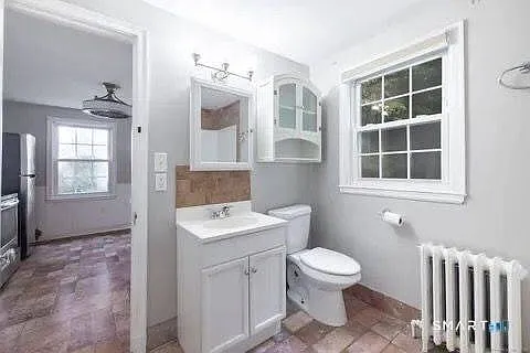 353 Circular Ave — Photo 5