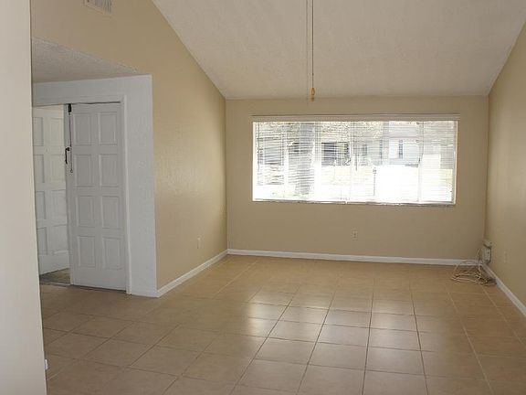 2nd image of 1308 Willow Valley Dr