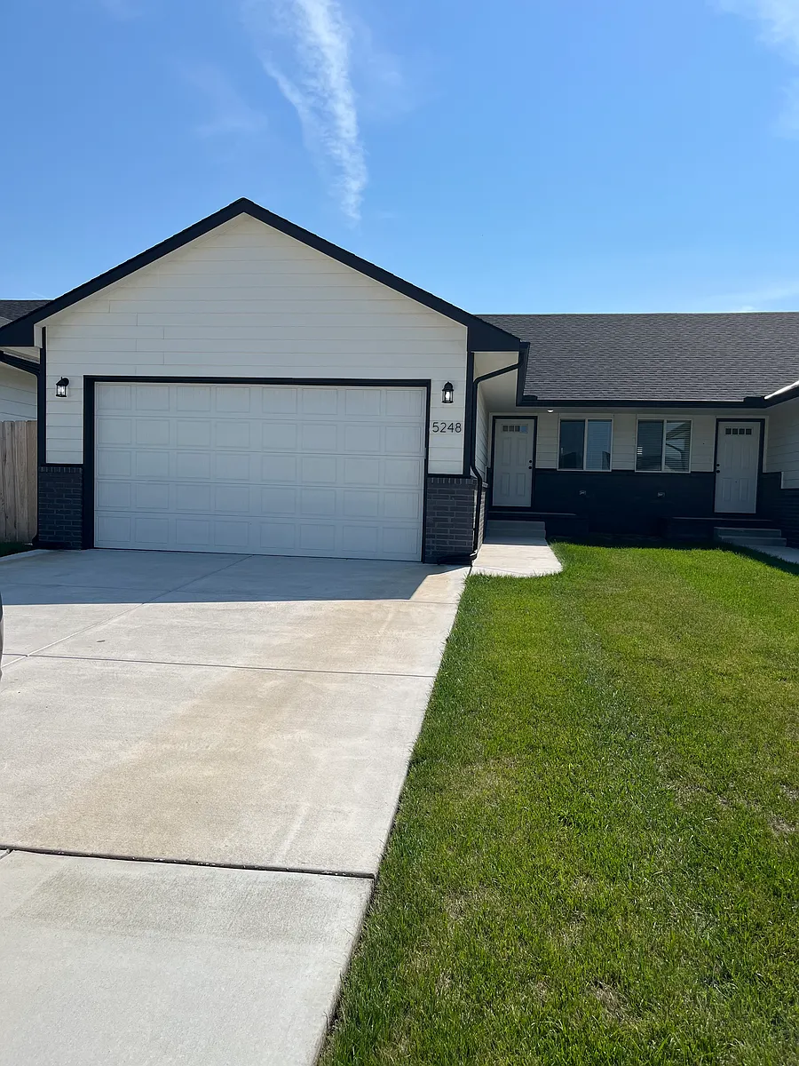 Photo 1 of 14 - 5246-48 Plumthicket Cir #5248 - Wichita, KS Primary Photo - 5246-48 Plumthicket Cir #5248