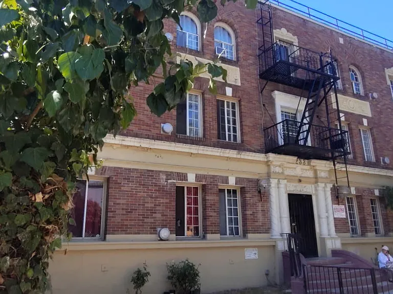 Larchmont Kenmore — Photo 11