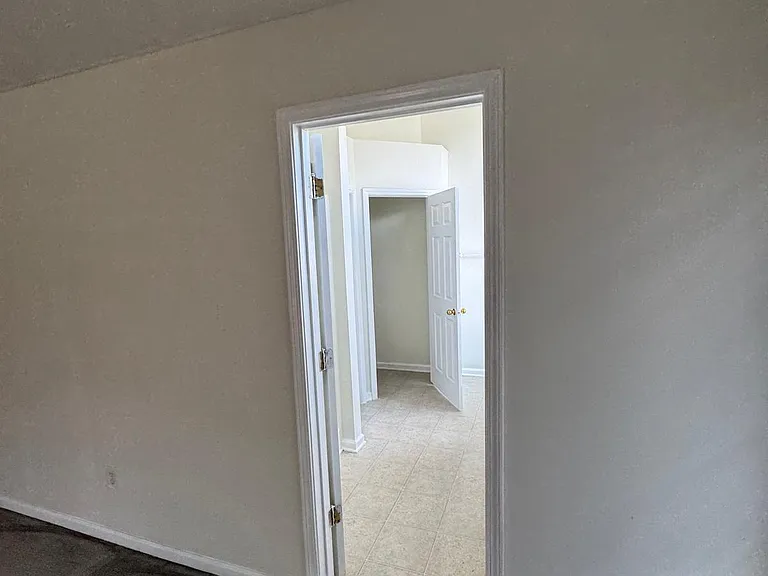 504 Thames Cir — Photo 41