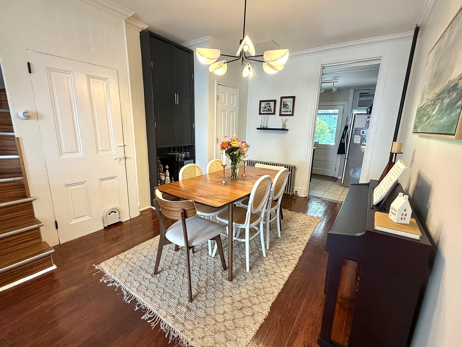 3 bed, 1.5 bath, 1219 sqft, $2,700 — Photo 2