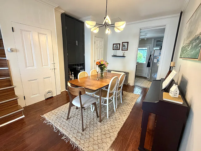235 Hall St — Photo 2