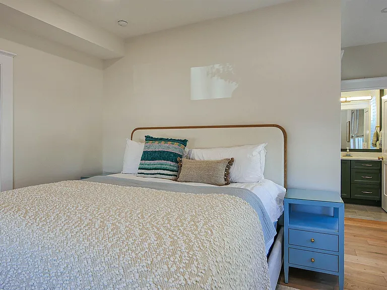 106 N Derby Ave — Photo 14