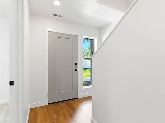 5th image of 469 E Alice Way