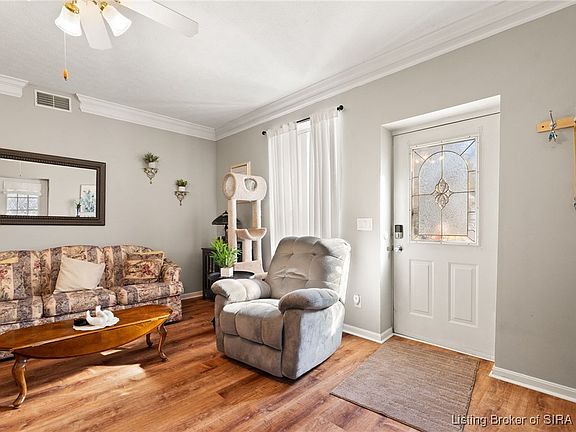 5th image of 925 E 7th Street #101