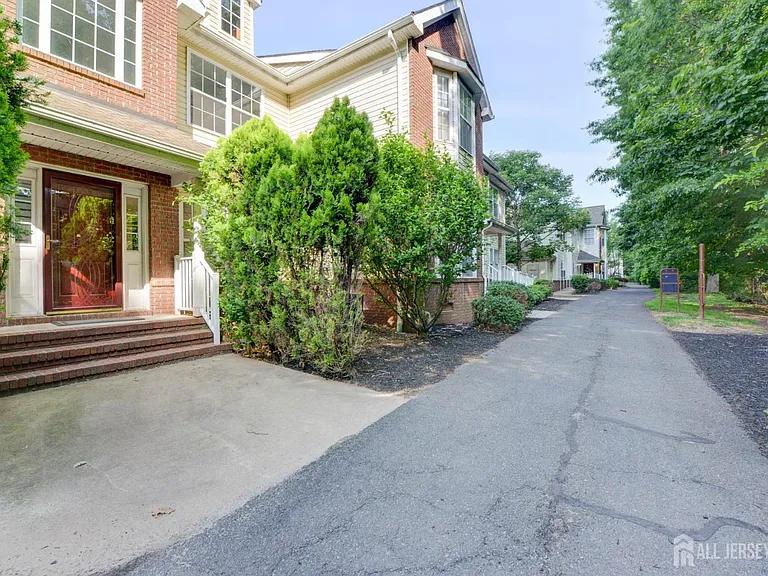 34 Forest Dr — Photo 41