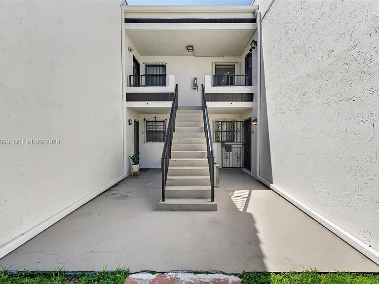 10845 NW 7th St #15-21 — Photo 2
