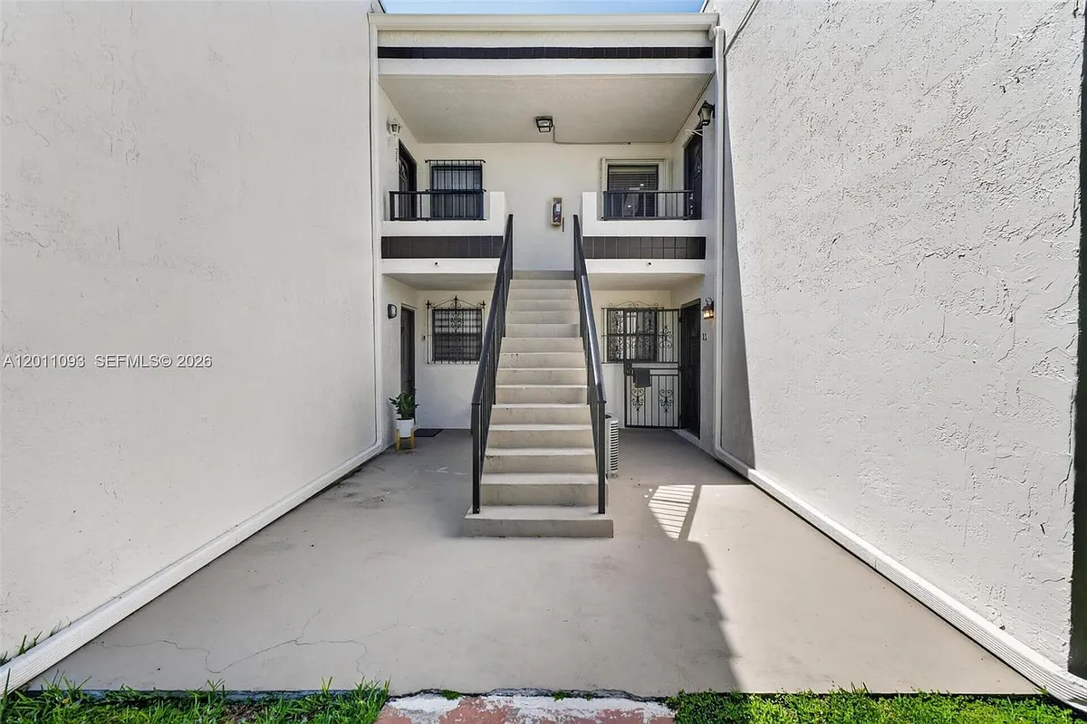 Building Photo - 10845 NW 7th St #15-21