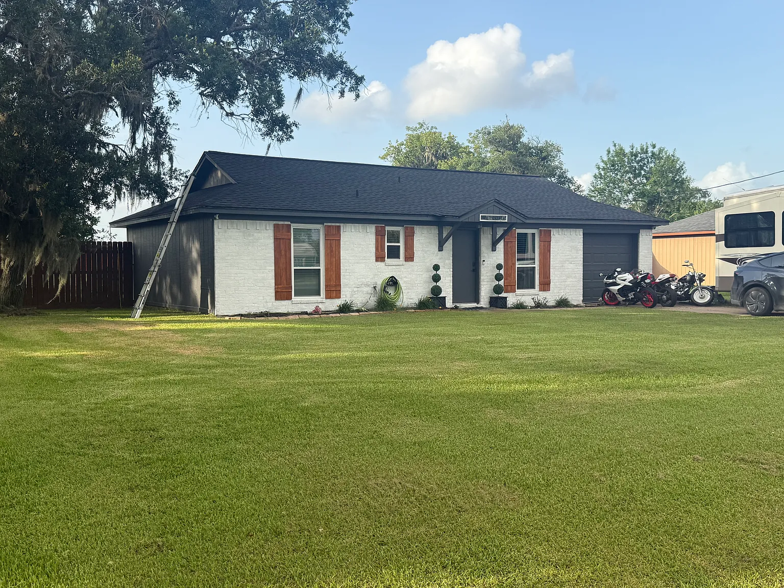 2 bed, 962 sqft, $1,650 — Photo 1