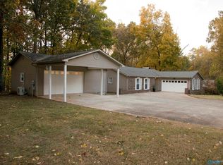 194 Starr Rd, Hazel Green, AL 35750