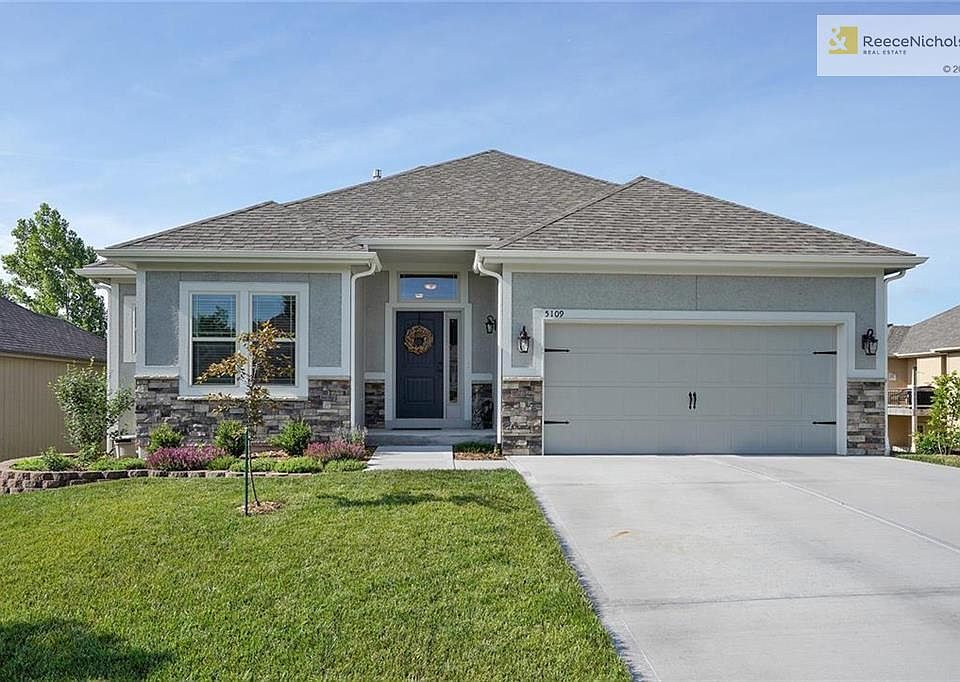 Welcome home to 5109 NE 71st Place!
