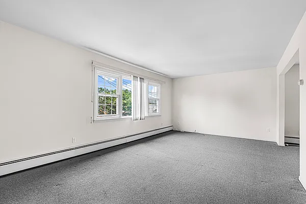 Living room, photo 2