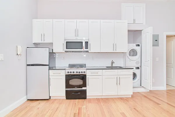 Rented by Living New York | media 8