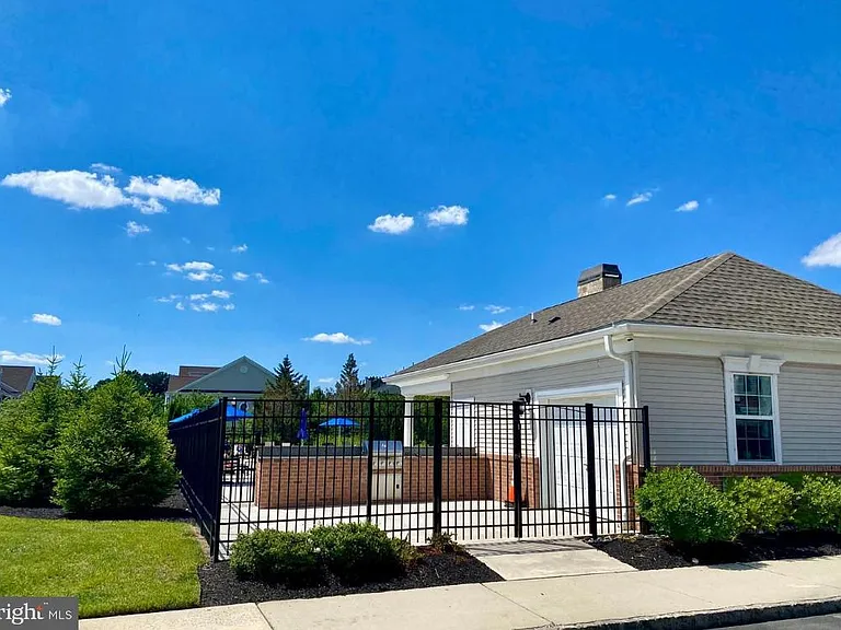 4204 Lexington Ct — Photo 40
