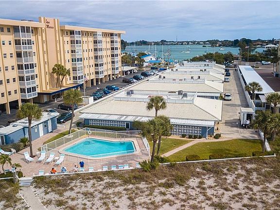 3rd image of 1205 Tarpon Center Dr APT E1