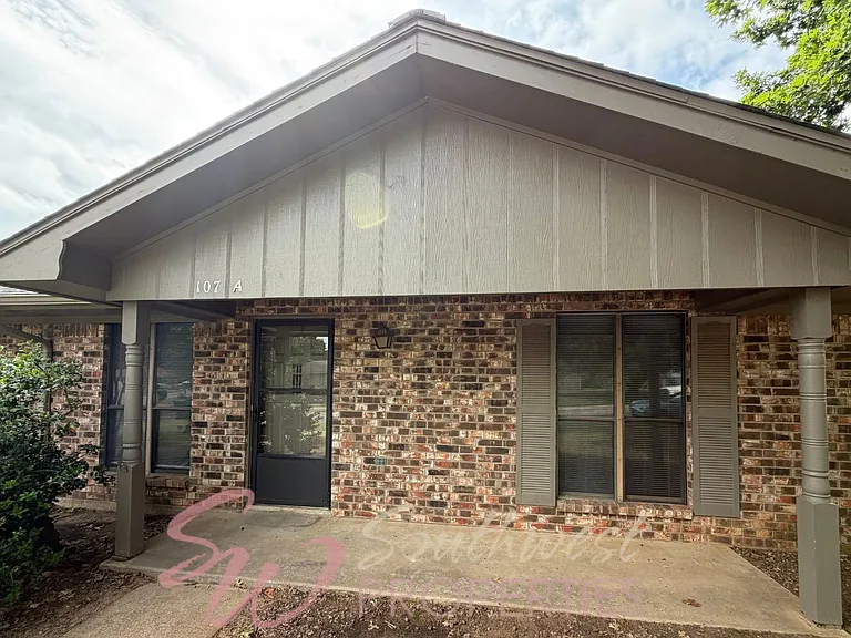 107 Willow Ln #A — Photo 2