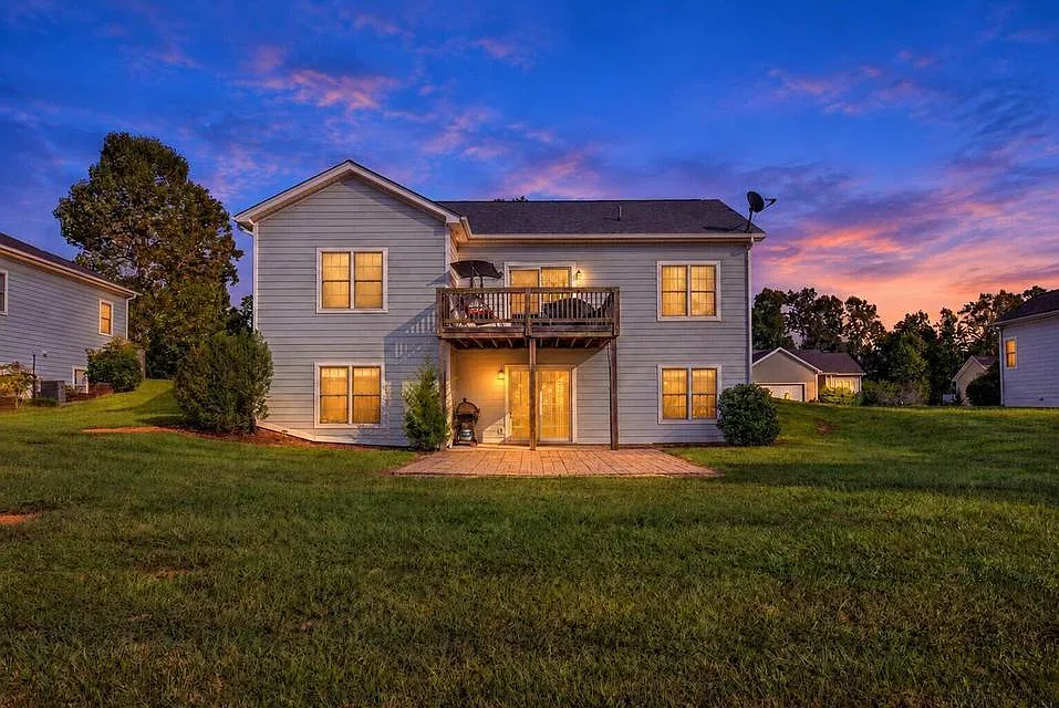 1100 Joffrey Dr — Photo 2