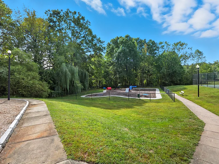 Willow Bend Townhomes — Photo 31